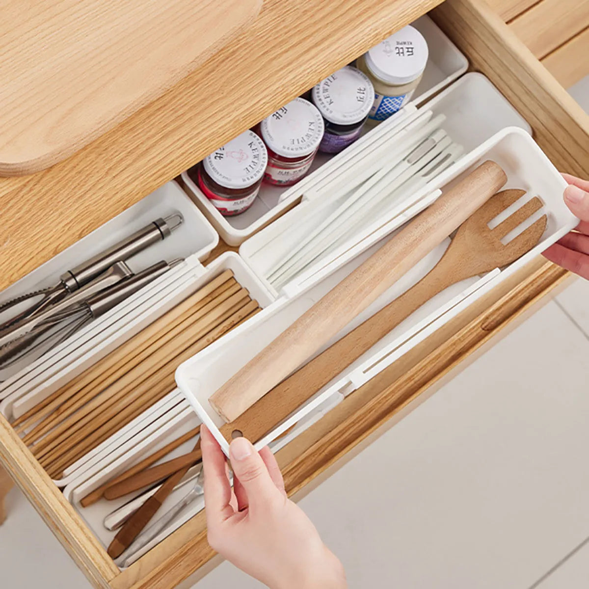 Expandable Cutlery Drawer Organizer - Adjustable Plastic Flatware Tray for Spoons, Forks & Knives, Kitchen Drawer, Everstock